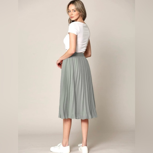 Women's High Elastic Waist Pleated Mid A-Line Swing Skirt - Picture 3 of 4